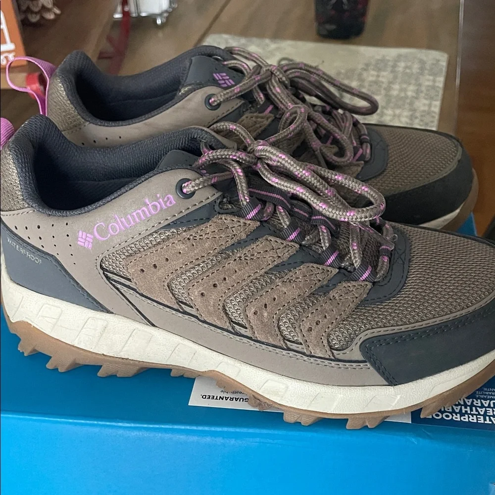 Columbia Strata Trail wide Shoes-newer 7 wide - Picture 1 of 6